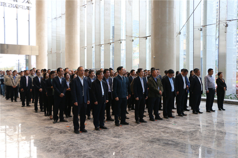 市委常委、五象新區(qū)黨工委副書(shū)記、管委會(huì)常務(wù)副主任韋力平等一行人參加了該項(xiàng)目的竣工儀式.jpg